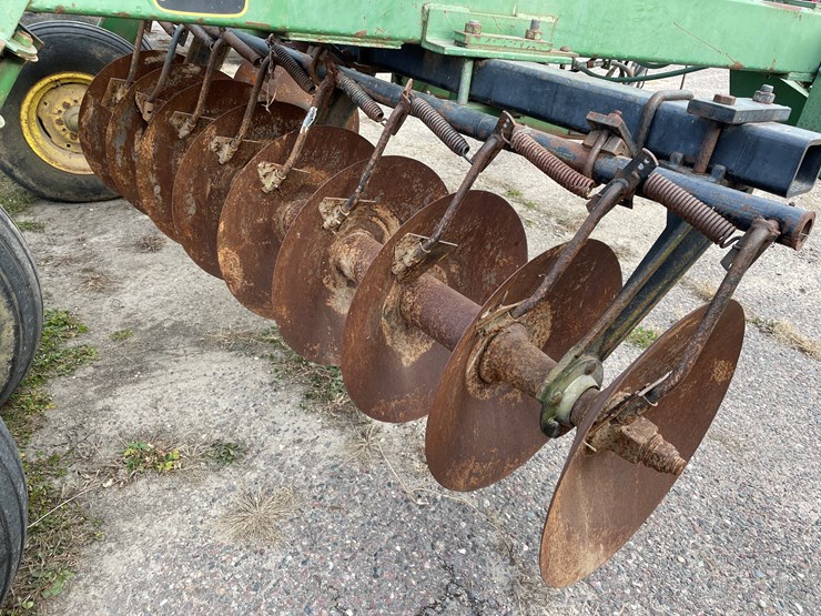 john-deere-235-image-9