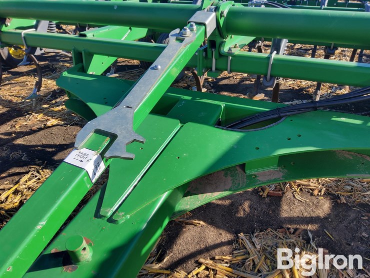 2011-john-deere-2210l-image-15