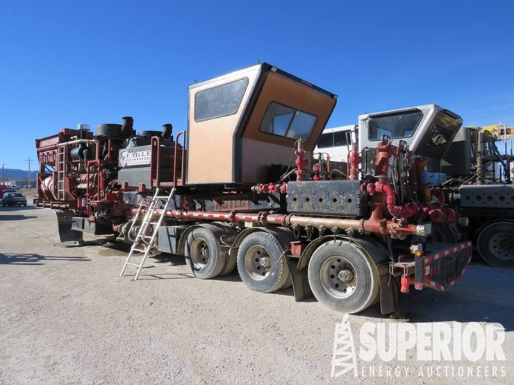 2012-caterpillar-c27-image-1