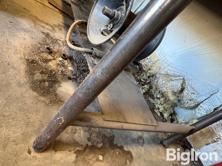 steel-workbench-&-supplies-image-6