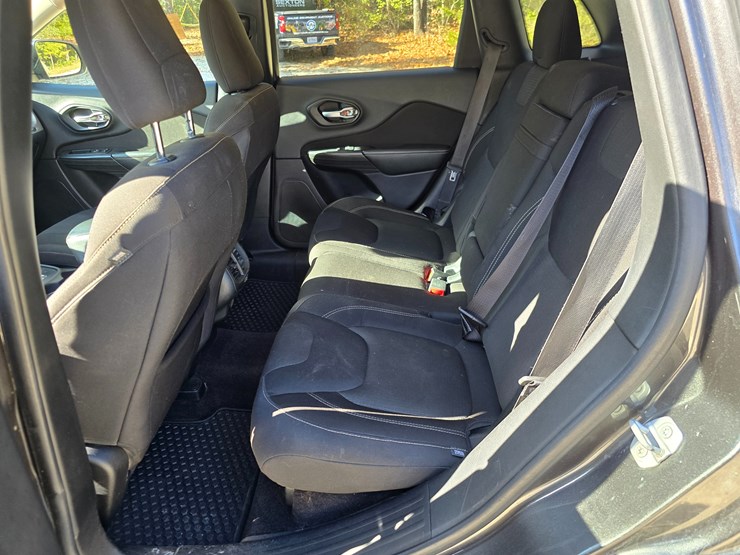 2016-jeep-cherokee-image-67