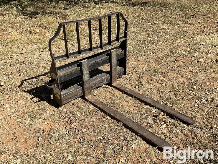 john-deere-worksite-pro-pallet-fork-skid-steer-attachment-image-3