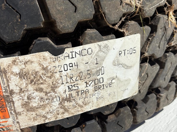 11r22.5-tire-on-10-bolt-rim-image-11