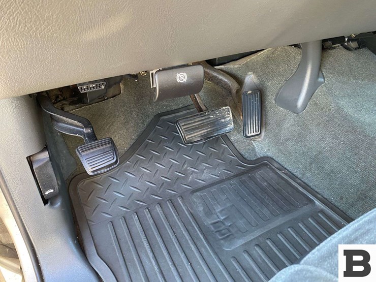 2004-chevrolet-silverado-1500-image-27