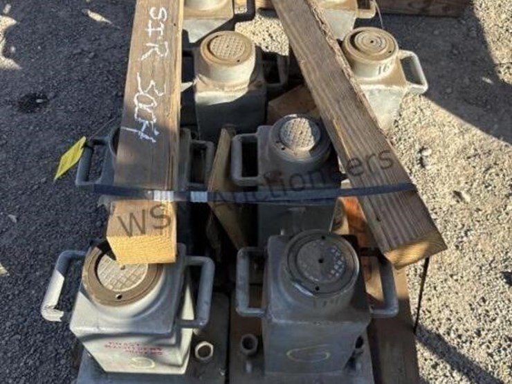 pallet-of-hydraulic-jacks-image-5