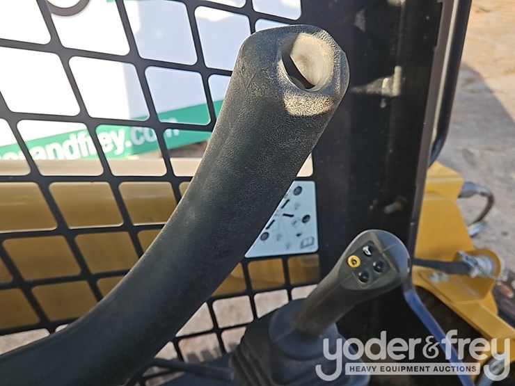 2023-caterpillar-259d3-image-36