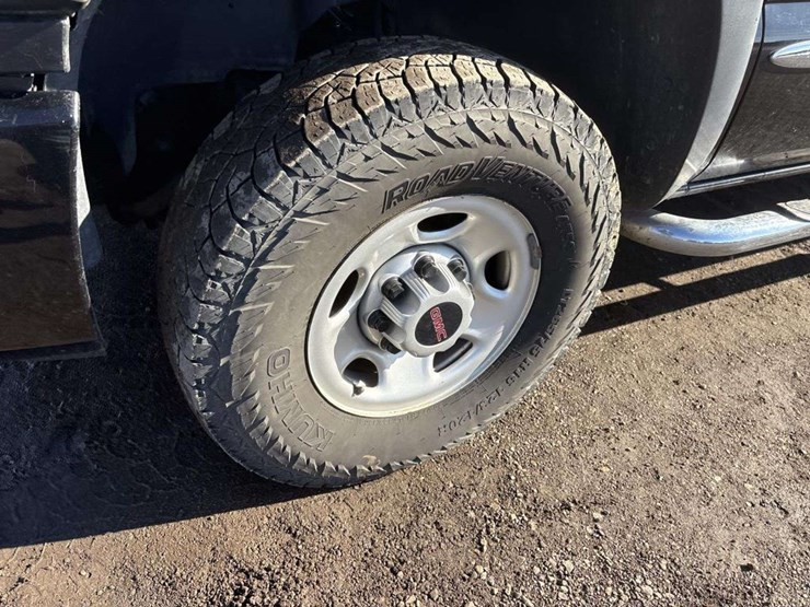 2005-gmc-sierra-2500-image-8