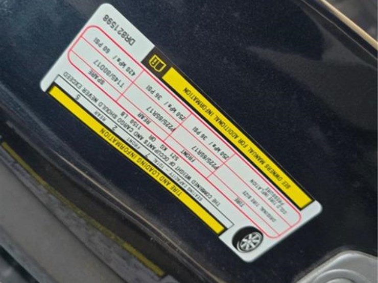 2013-chrysler-town-&-country-image-29