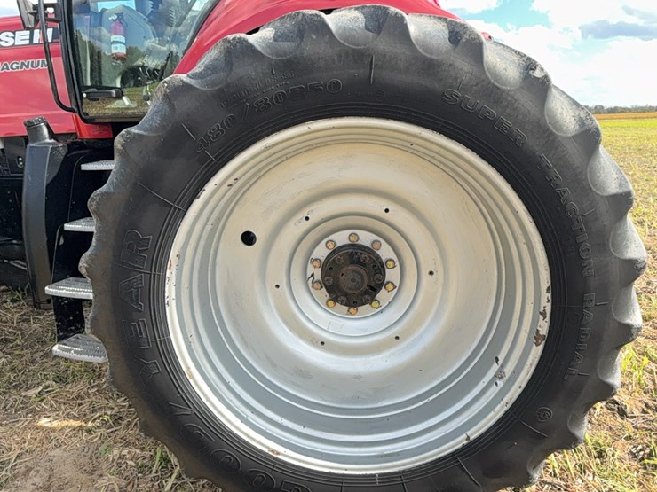 case-ih-magnum-335-image-41