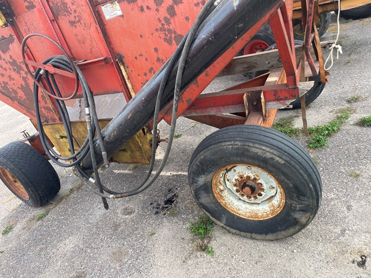 #1467-•-bushnell-gravity-cart-with-auger-image-13