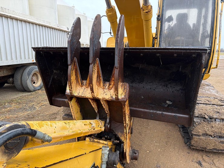 deere-160-lc-image-37