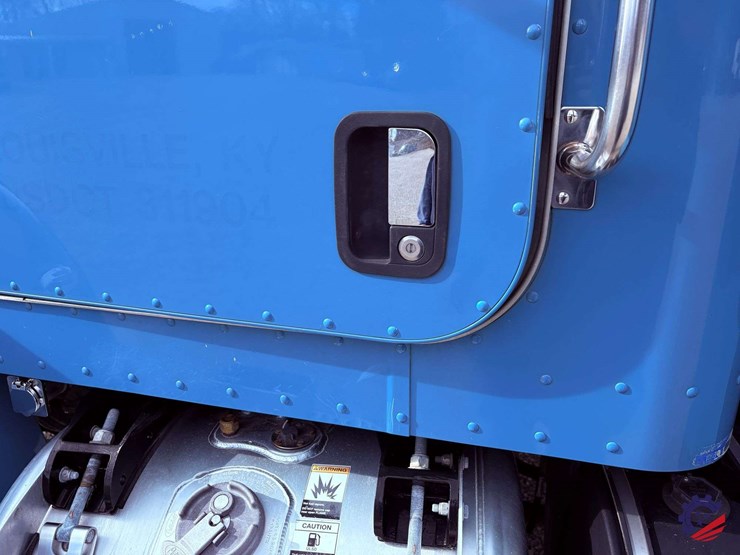 2012-peterbilt-337-image-71