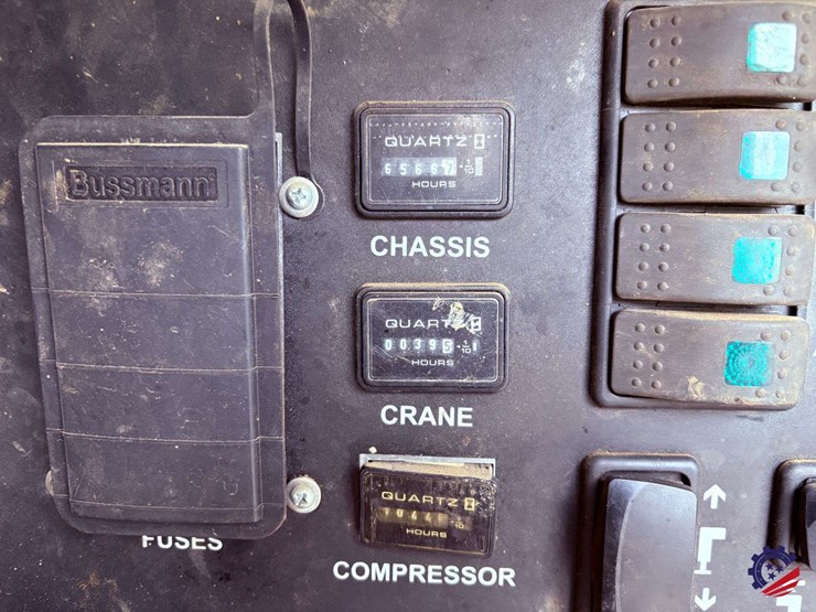 2009-freightliner-m2-106-image-64