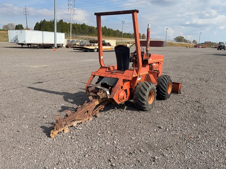 ditch-witch-2300-image-8