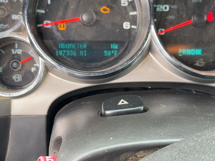 #3018-•-2013-chevy-silverado-pickup-truck-image-21