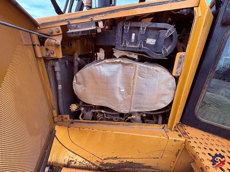 2019-caterpillar-d6t-xw-image-95