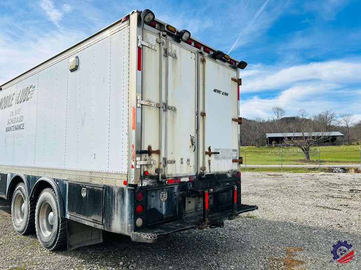 2007-peterbilt-340-image-4