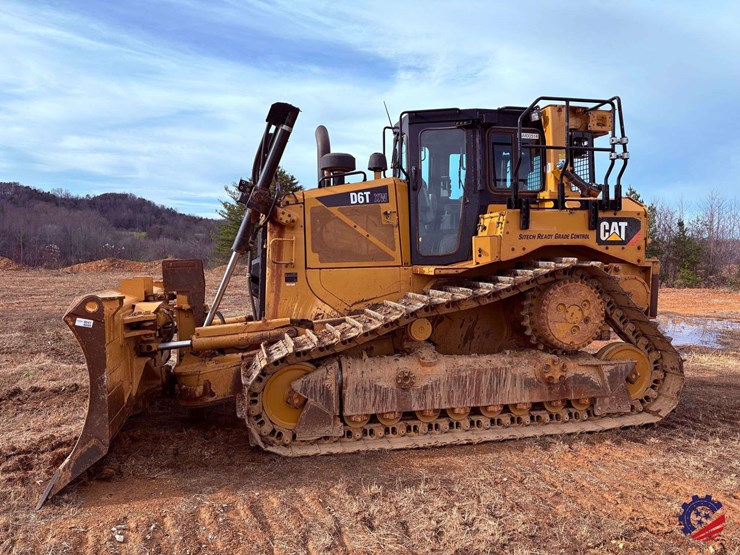 2019-caterpillar-d6t-xw-image-2