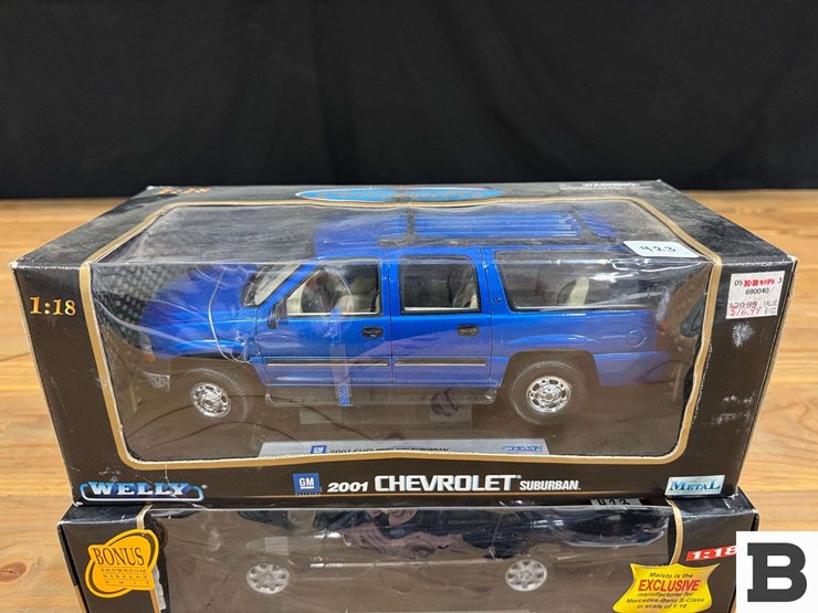 welly-replica-2001-chevrolet-suburban-1:18-scale,-maisto-replica-mercedes-benz-s-class-1:18-scale-image-2