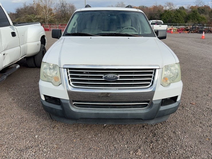 2007-ford-explorer-image-2