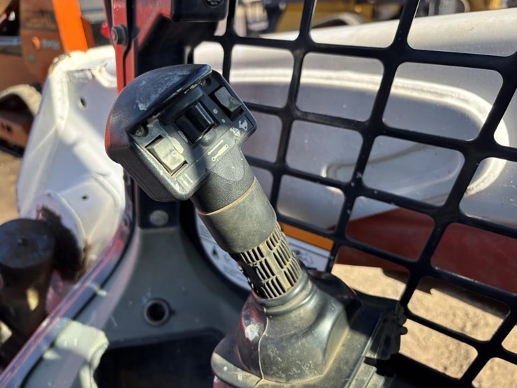 2013-bobcat-t550-image-26