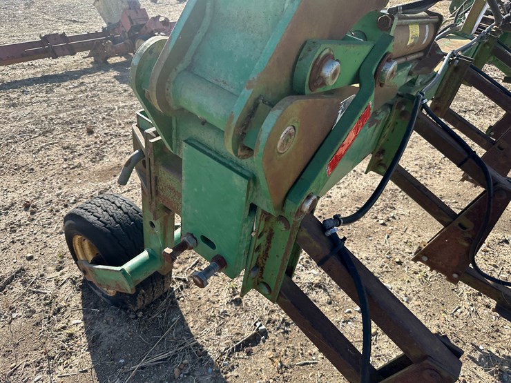 john-deere-845-image-25