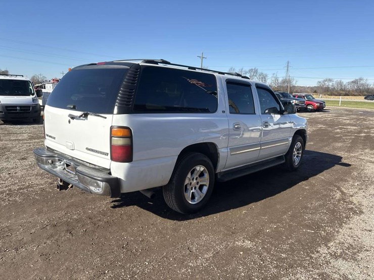 2005-chevrolet-suburban-image-5