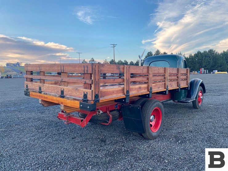 1940-international-d5-30-flatbed-truck-image-5