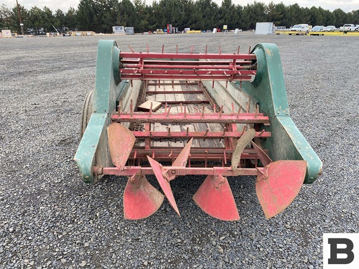 oliver-superior-vintage-manure-spreader-image-6