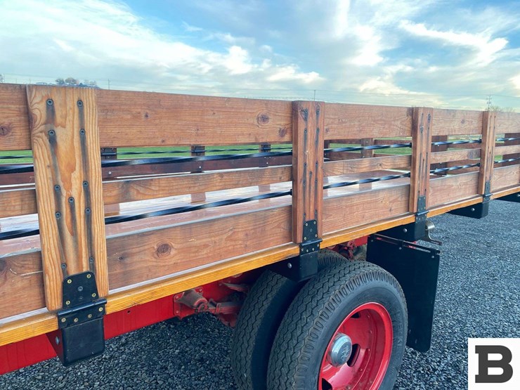 1940-international-d5-30-flatbed-truck-image-13