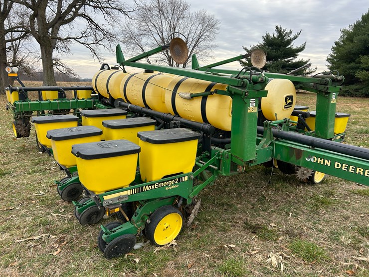 john-deere-7200-image-25