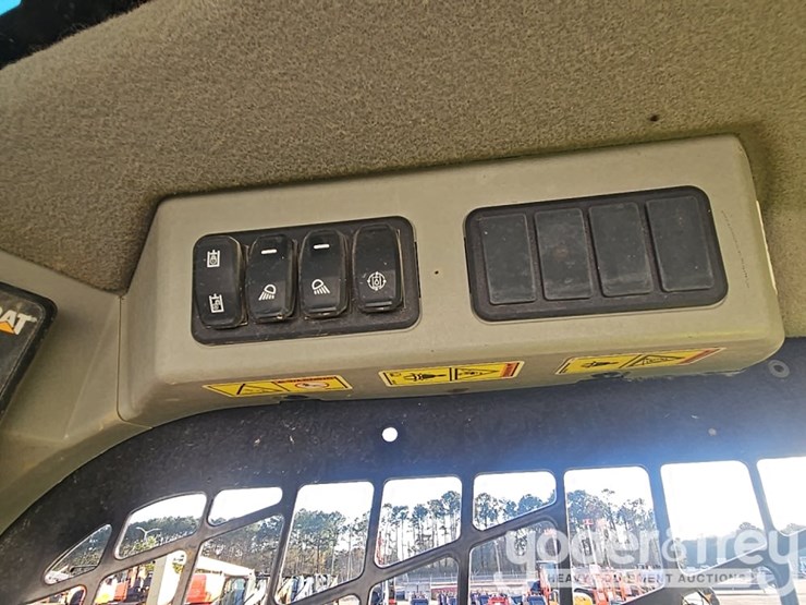 2023-caterpillar-259d3-image-33