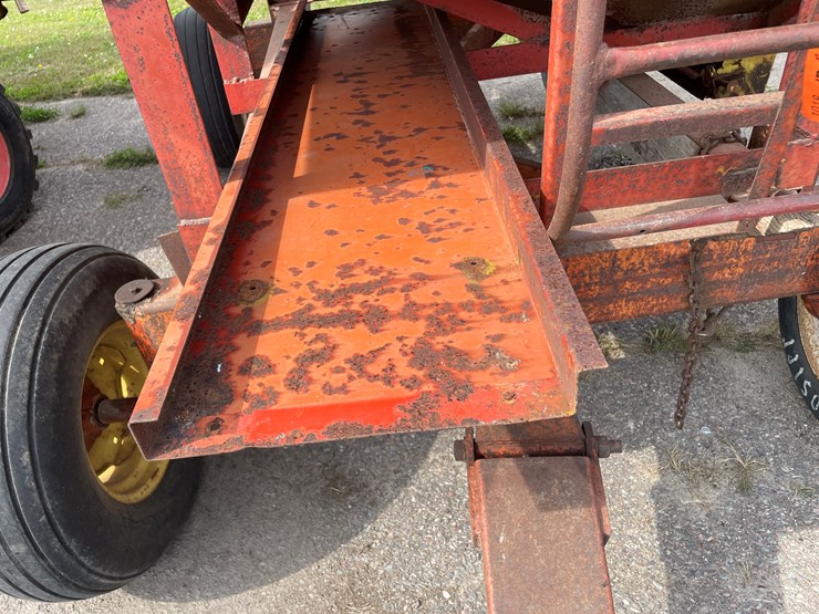 #1467-•-bushnell-gravity-cart-with-auger-image-24