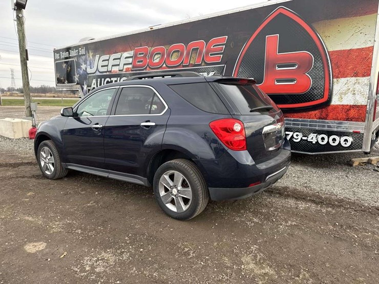 2015-chevrolet-equinox-lt-image-2