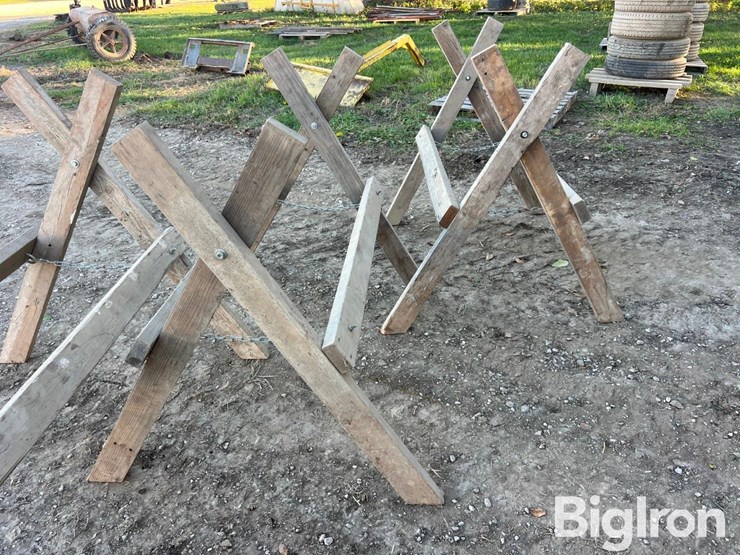 folding-sawhorses-image-17