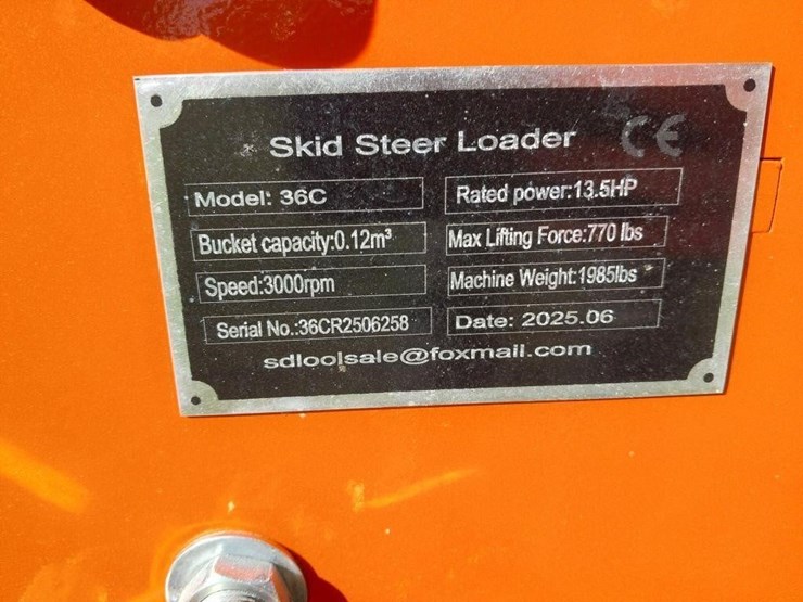 new-sdlool-mini-skid-steer-gas-loader-image-9