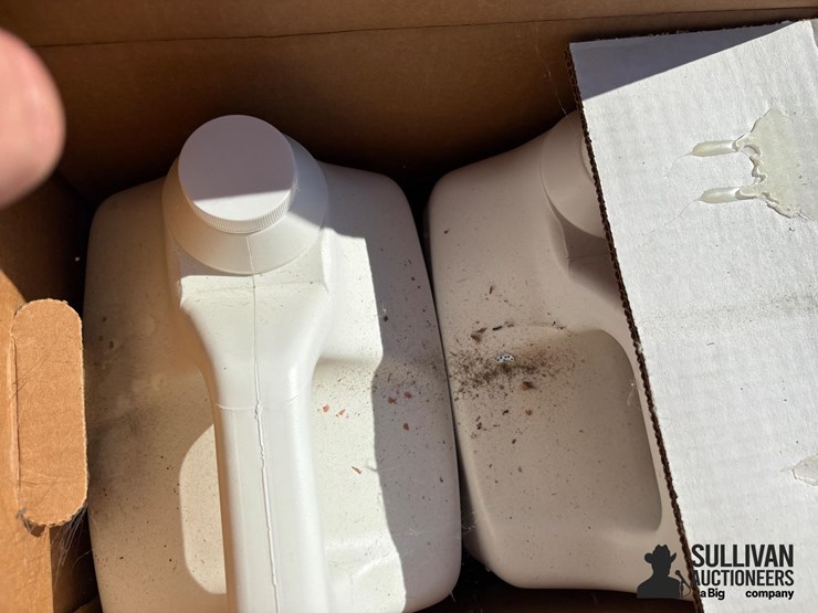 pallet-of-john-deere-hy-gard-hydraulic-oil-image-13