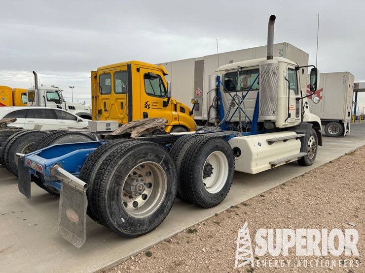 (x)-(2-3)-2017-mack-cxu633t-t/a-truck-tractor-w/-...-image-3