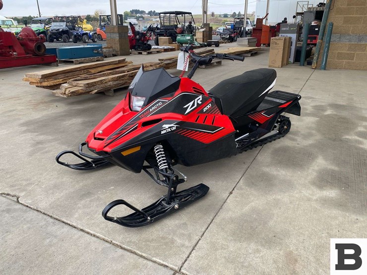 2020-arctic-cat-zr-200-es-snowmobile-image-1