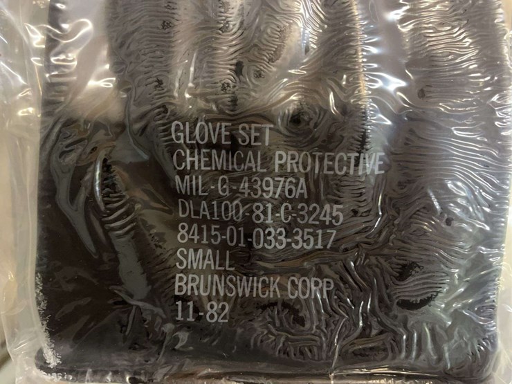 4-1/2-dozen-large-chemical-protective-gloves-image-5