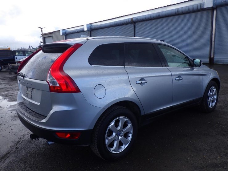 2013-volvo-xc60-image-3