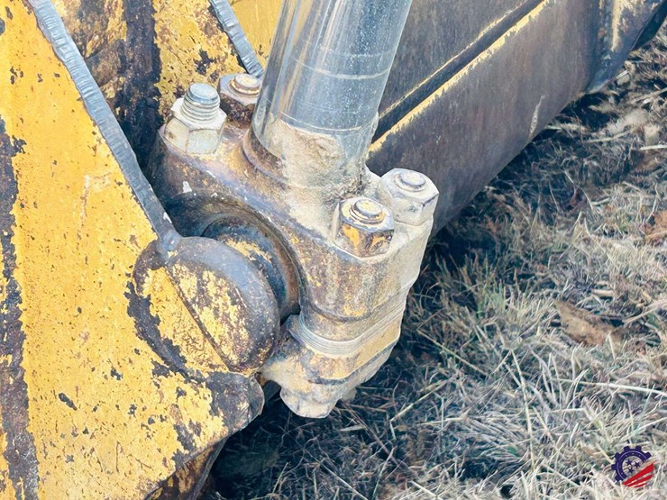 2005-caterpillar-d8t-image-16