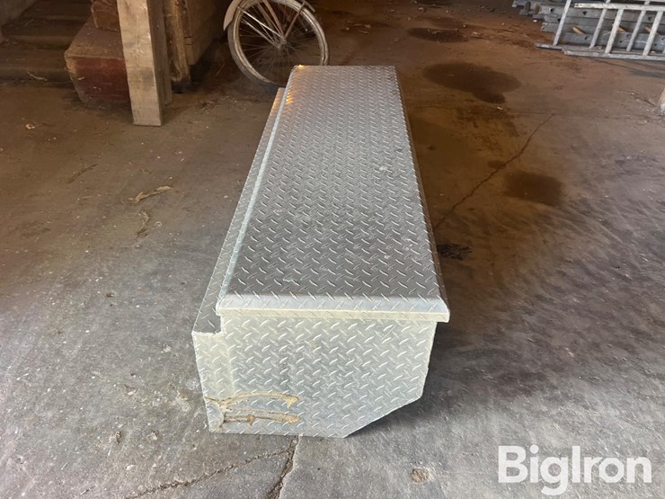 truck-bed-tool-box-image-8