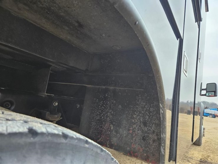 2016-ford-550-image-25