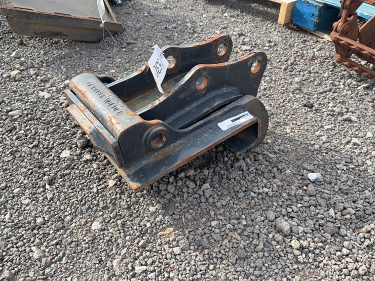 #2011-•-bobcat-xchange-excavator-mounting-plate-image-1