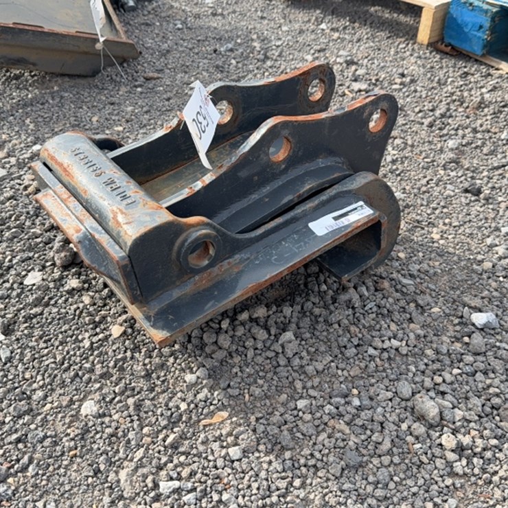 #2011 • BOBCAT XCHANGE EXCAVATOR MOUNTING PLATE