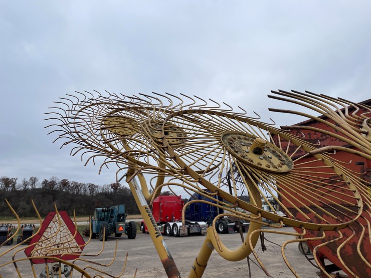 #1466-•-2008-vermeer-(10)-wheel-rake-with-kicker-image-9