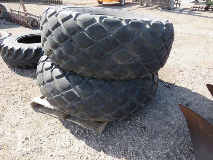 set-of-24.5-x-32-diamond-tread-tires-image-1