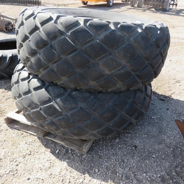 SET OF 24.5 X 32 DIAMOND TREAD TIRES