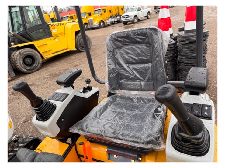 sdle-20-mini-excavator-w/-hydraulic-thumb-image-12